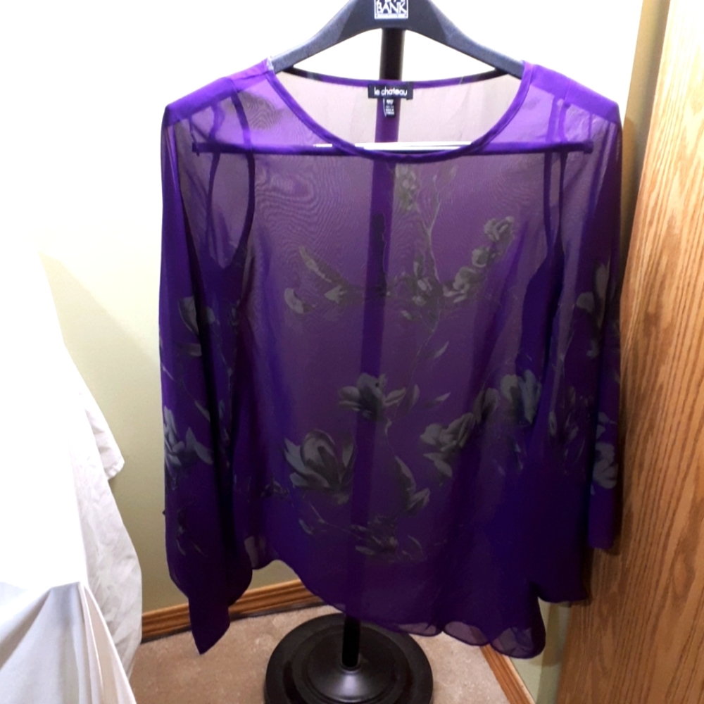 Woman's XXS,le chateau Blouse with flare sleeves